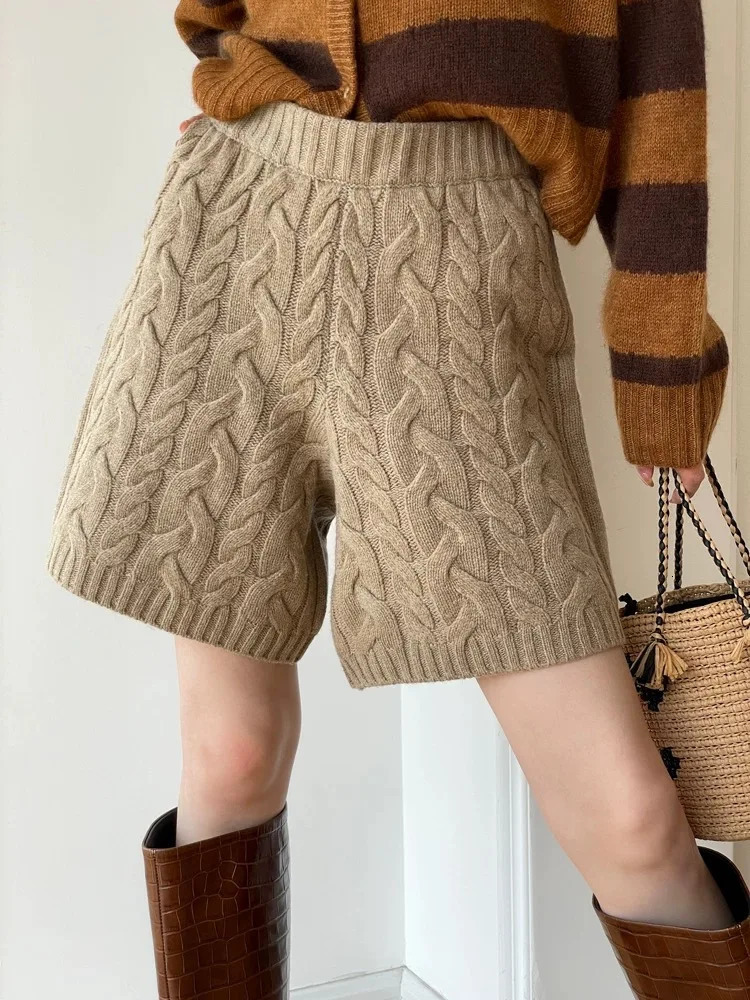 Ladies fashion style is soft and comfortable plain twill knitted knitted pants suitable for spring and winter cashmere shorts 241206