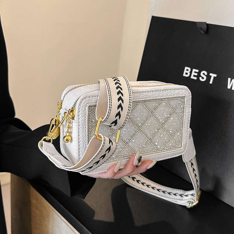 2024 Fashion New Flash Box Design Sense Diamond Grid Light Luxury Single Shoulder Crossbody Personalized Versatile Small Square Bag