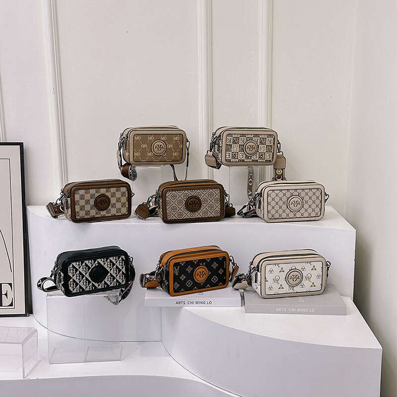 High end fashion letter small square trendy and versatile, casual shoulder crossbody bag, temperament box bag