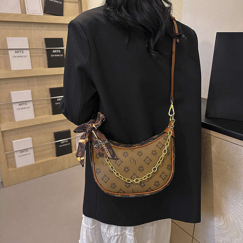 High end, light luxury letter printed women's versatile, casual, underarm pea bag, fashionable chain shoulder crossbody bag