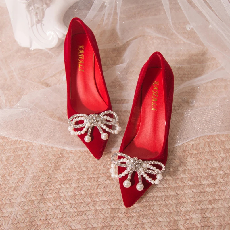 Wedding shoes bride shoes women pearl thick heel shallow mouth pointed Xiuhe main wedding dress not tired foot single shoes 241209