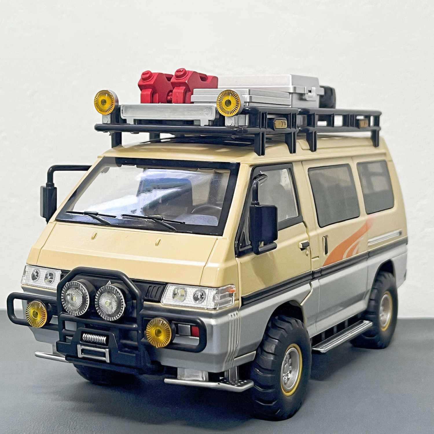 1 24 Mitsubishi Delica Mini Off Road Van RV Alloy Car Model Sound and Light Childrens Toy Collection Birthday Gift X241209