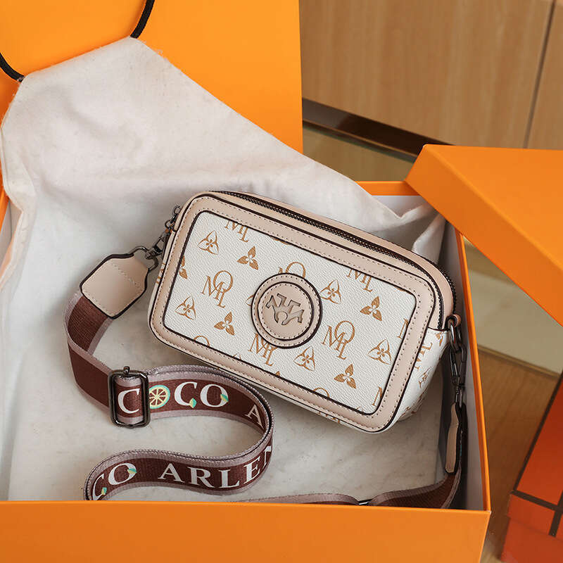 High end fashion letter small square trendy and versatile, casual shoulder crossbody bag, temperament box bag
