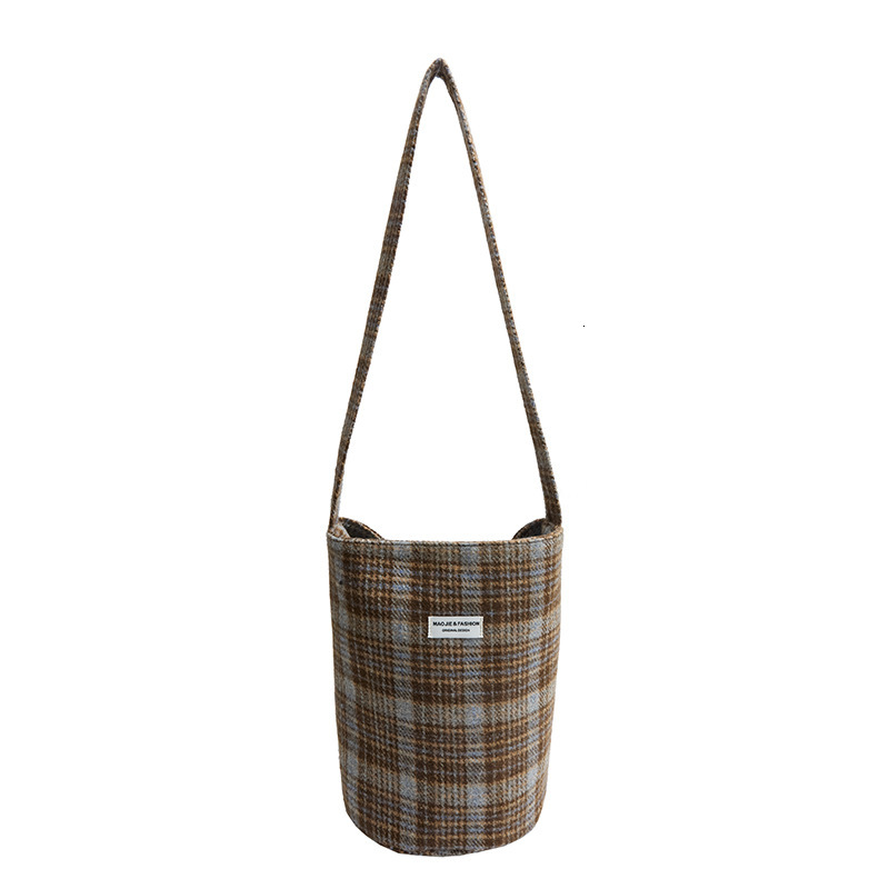 Woolen plaid for women 2025 new fashionable and stylish large capacity crossbody bag casual single shoulder commuting bucket bag