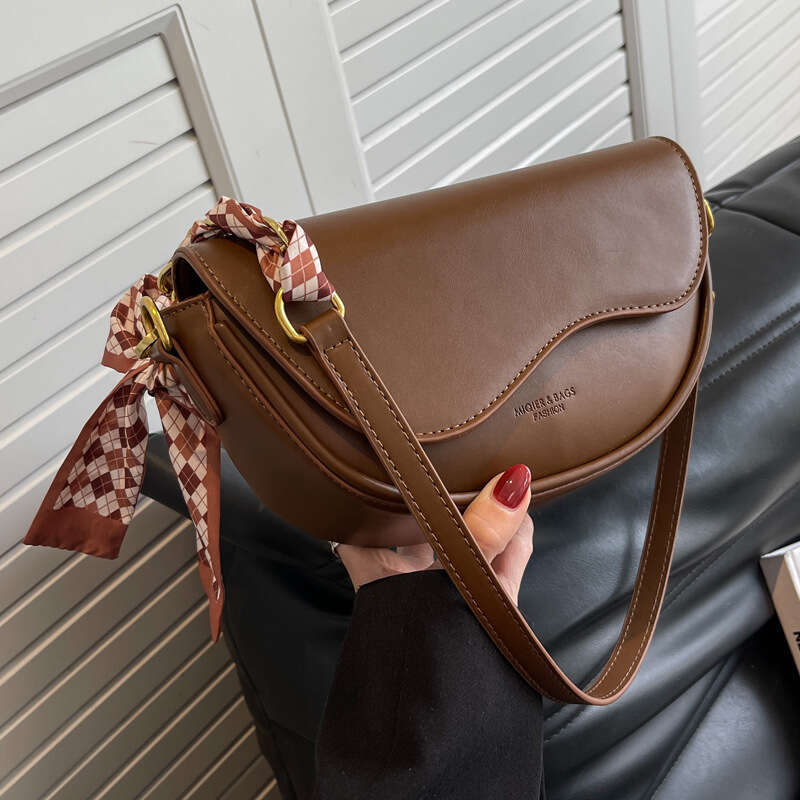 Small for women 2024 new model, popular this year, high-end texture, fashionable crossbody bag, internet famous saddle bag