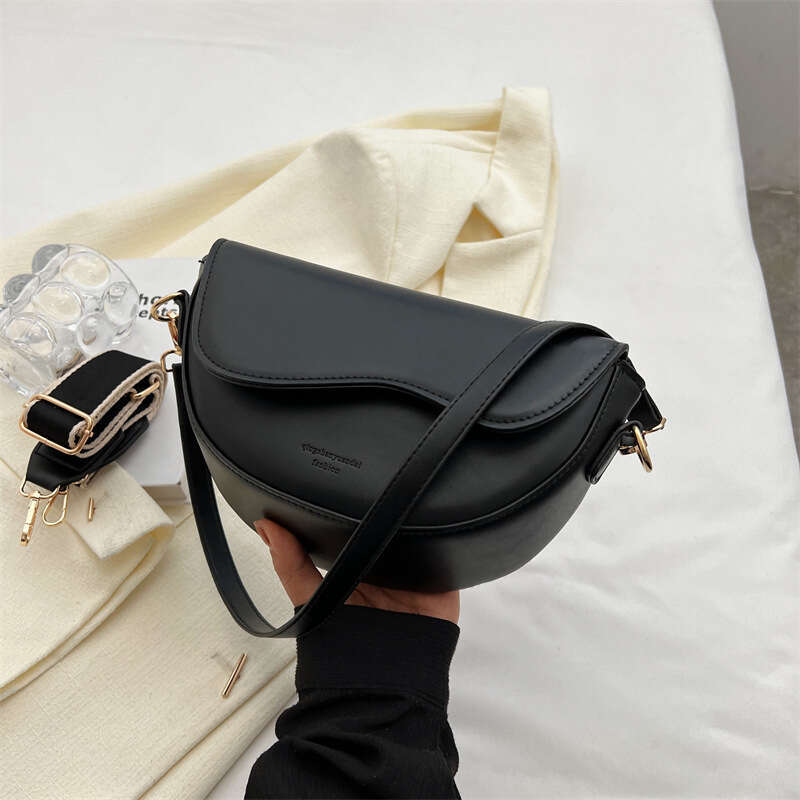 Women's 2024 new texture trend popular versatile crossbody fashionable small square shoulder saddle bag