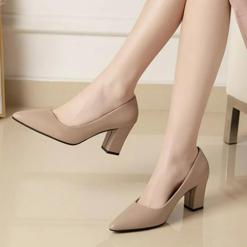 High Heel Shoes Pointed Shallow Patent Leather High Heels Fashion Elegant Shoes Women Thin Heel Platform Work Shoes Pumps 241228