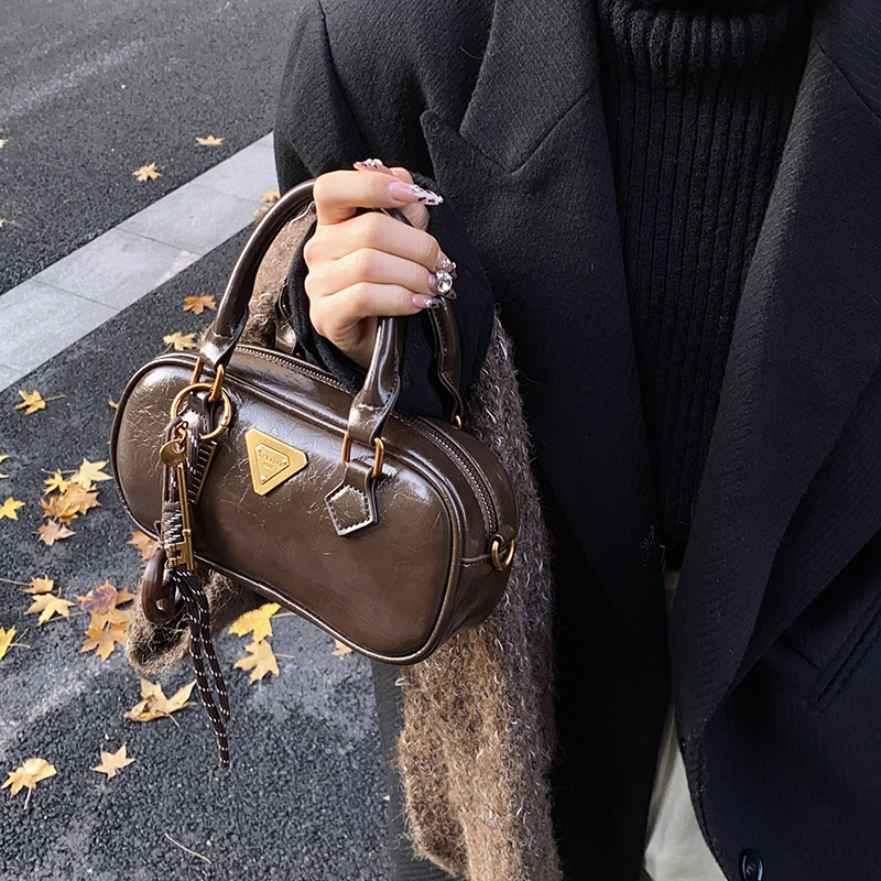 High end Boston handbag 2025s designer autumn and winter new versatile fashionable women shoulder bag crossbody bag