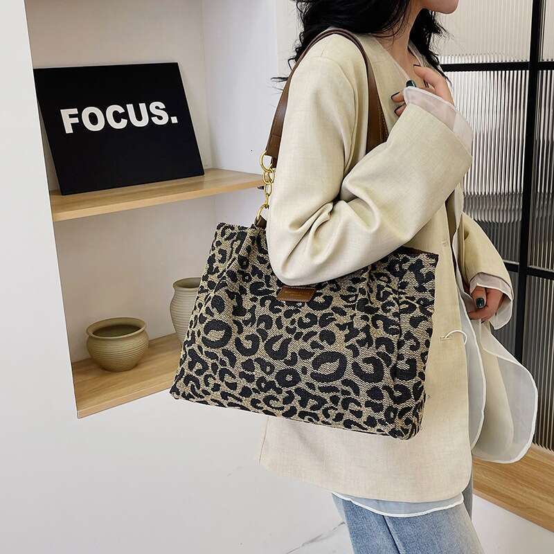 Women's Retro Casual Leopard Print Single Shoulder Armpit Large Capacity Tote Bag European And American Trend Women's Backpack Fashionable Q