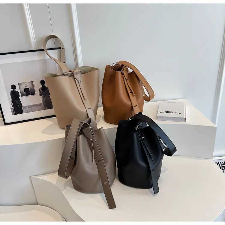 Trendy Designer Solid Bucket Shoulder Cross Body Bag for Womens Handbags and Wallets Newbie Bag Fashion Womens Messenger Bag Z241210