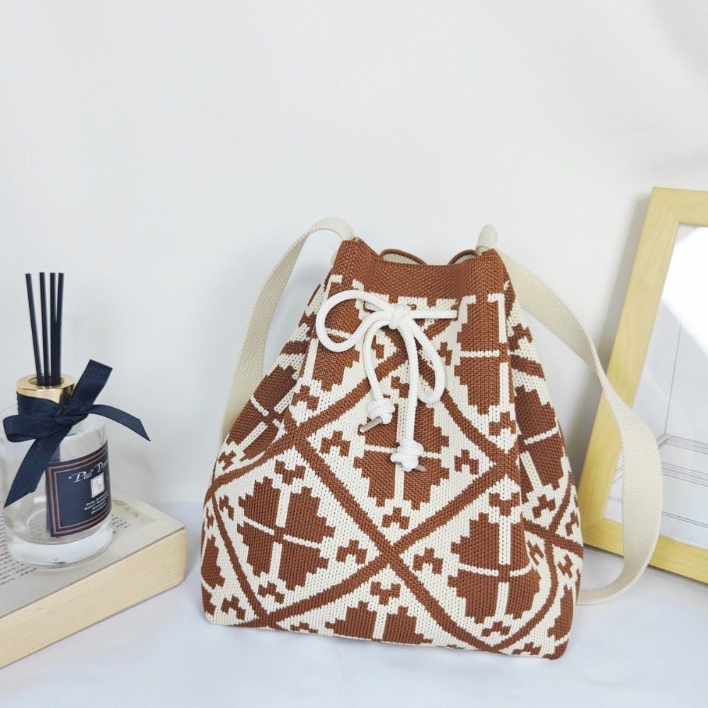 New Knitted Handbag Single Shoulder Large Capacity Drawstring Bucket Handbag Casual Designer Beach Daily Shoulder Bag bag