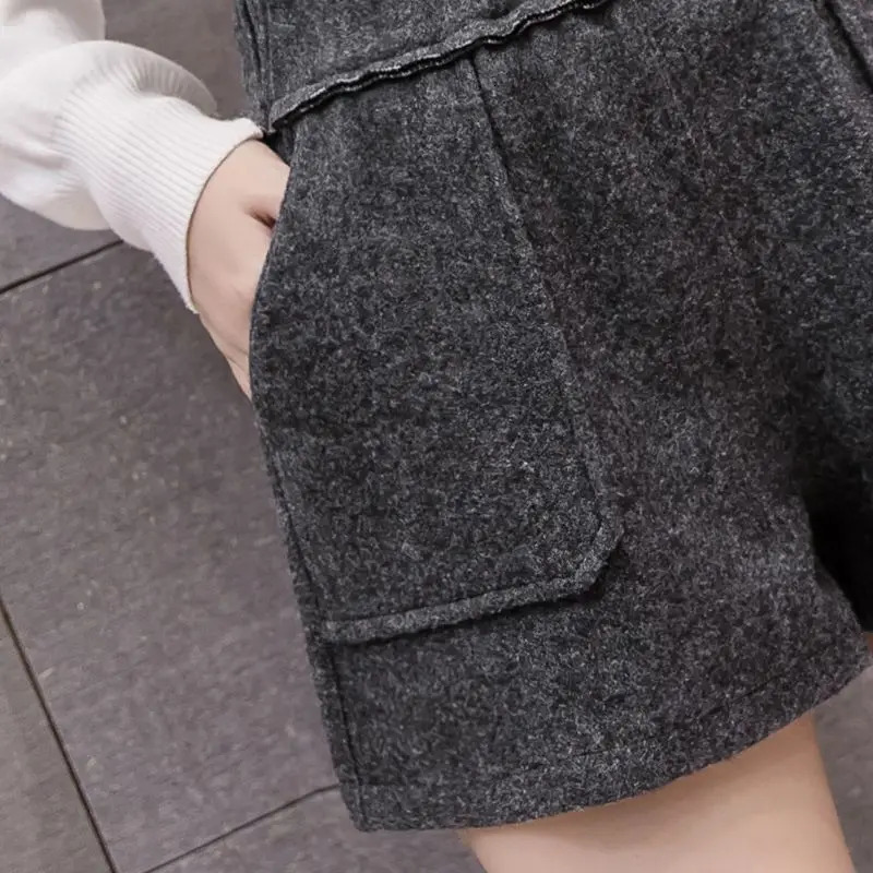 Korean Fashion Autumn/Winter Womens Solid Pocket Simple Office Womens Elastic High Waist Loose Wool Wide Leg Shorts 241206