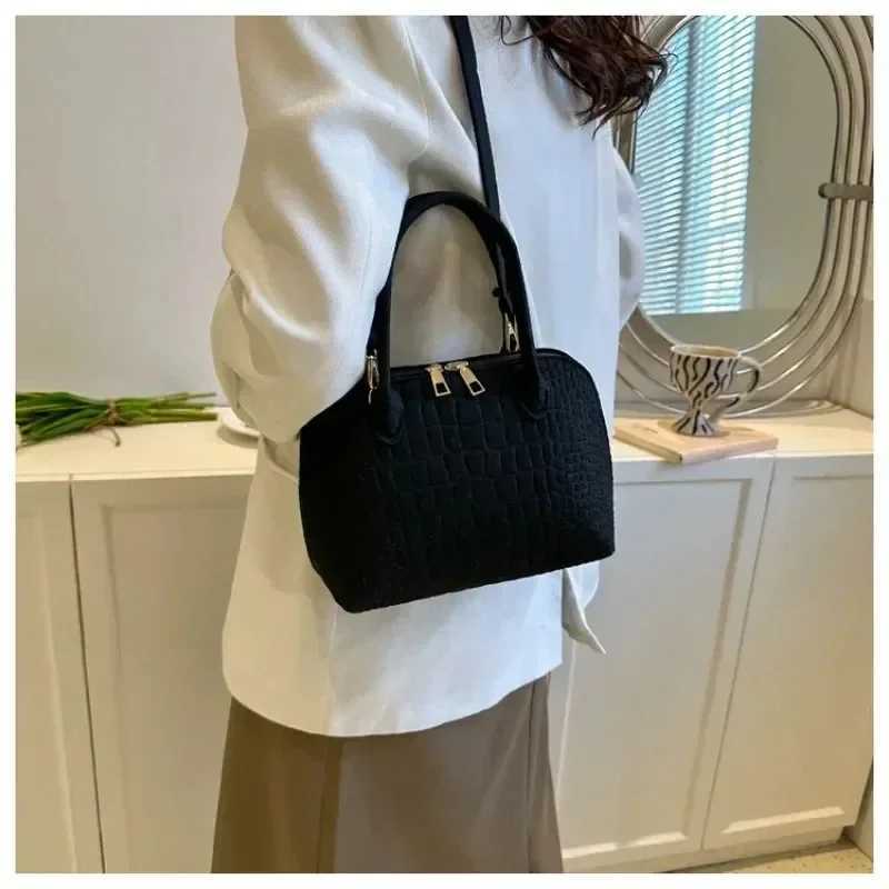 Casual Commuter Cross body Bag Womens Shell Bag Spring New Fashion Simple Handbag Shoulder Bag Womens Wallet Z241210