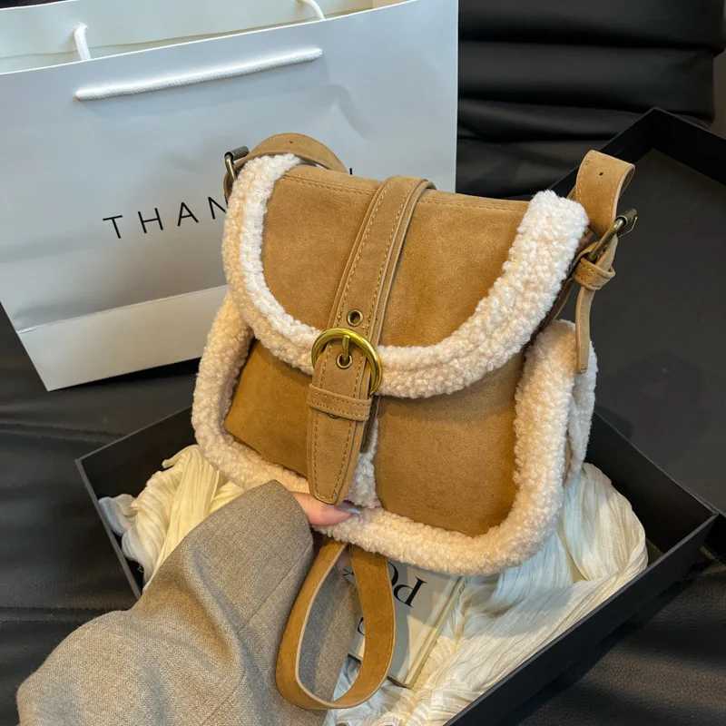 Plush bag for women new fashion niche design matte retro shoulder cross body womens small square bag Z241210