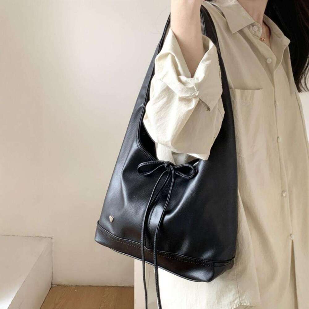 Korean New Shoulder Bow Large Capacity Tote Fashionable And Versatile Underarm Bag For Women B4