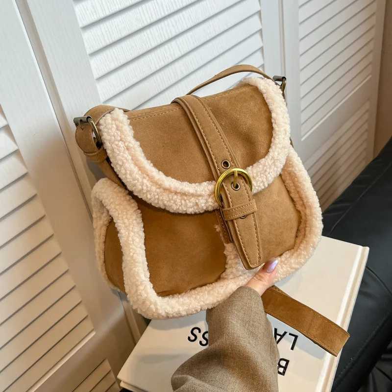 Plush bag for women new fashion niche design matte retro shoulder cross body womens small square bag Z241210