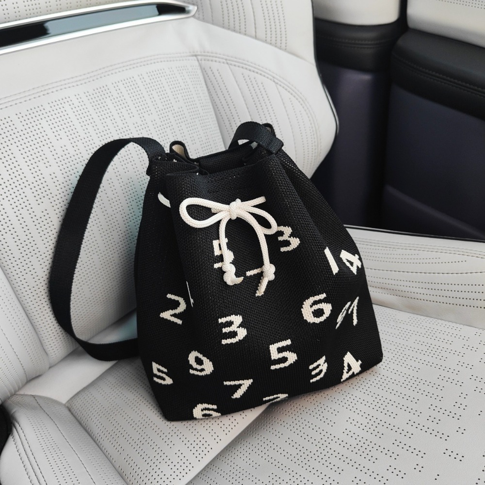 New Knitted Handbag Single Shoulder Large Capacity Drawstring Bucket Handbag Casual Designer Beach Daily Shoulder Bag bag