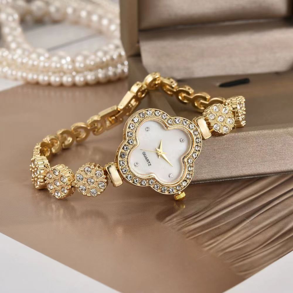 Great quality chain diamonds women Designer WristWatches with box wonderful lady fashion casual Luxury Dial 22mm quartz Watchs no131