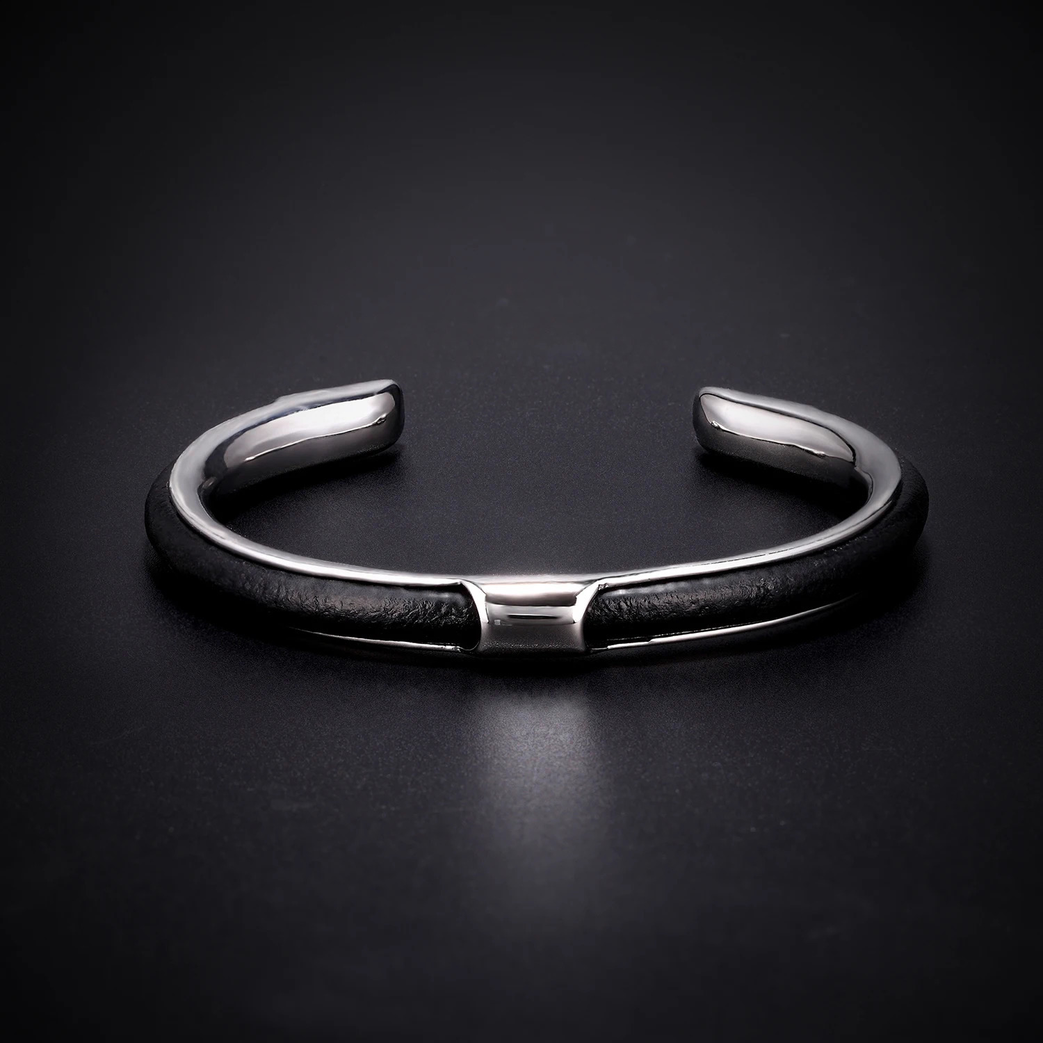 Charming mens hand woven leather bracelet black high-quality metal stainless steel bracelet and mens wristband gift 241210bj