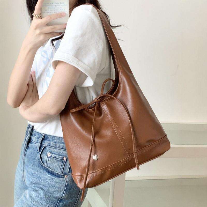 Korean New Shoulder Bow Large Capacity Tote Fashionable And Versatile Underarm Bag For Women B4