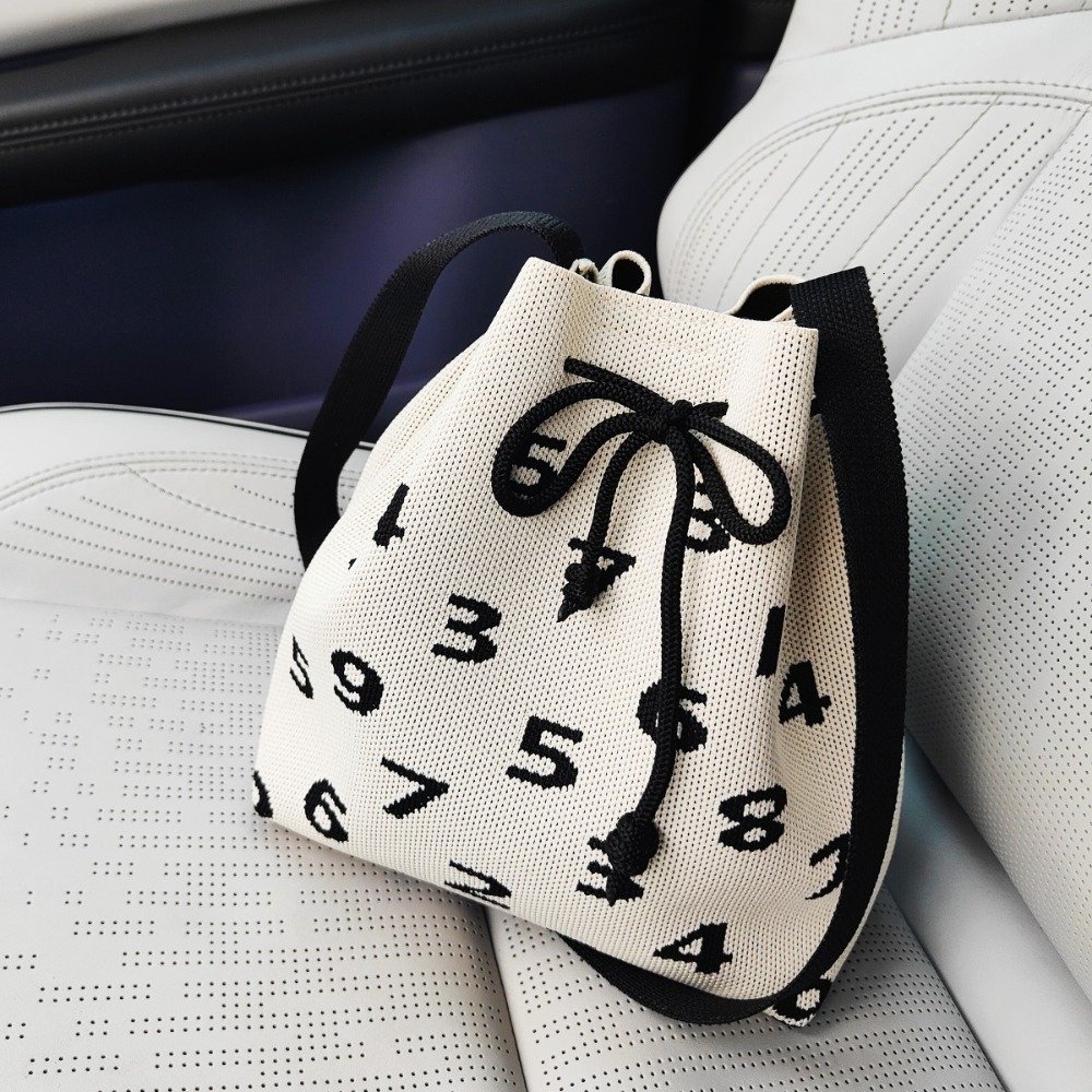 New Knitted Handbag Single Shoulder Large Capacity Drawstring Bucket Handbag Casual Designer Beach Daily Shoulder Bag bag