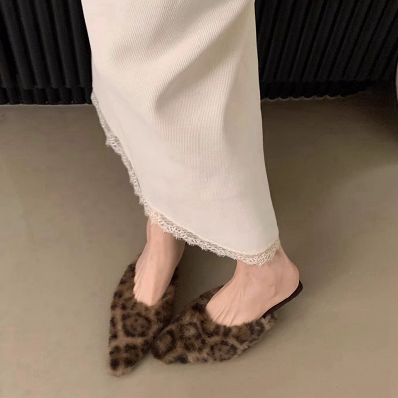 French High-Heeled Pointed Hairy Women 2024 New Evening Style, Internet Celebrity, Thick Heel, Toe Cap Slippers For Outdoor Wear