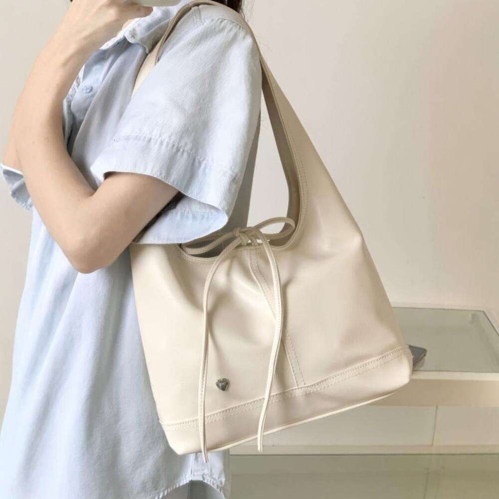 Korean New Shoulder Bow Large Capacity Tote Fashionable And Versatile Underarm Bag For Women