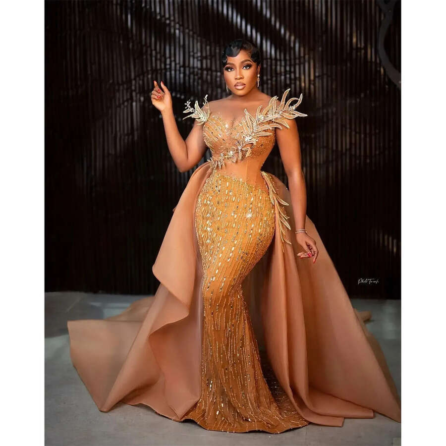 2024 Plus Size Urious Prom Dresses For Special Ocns With Detachable Train Promdress Sheer Neck Beaded Lace Birthday Dress Second Reception Gowns 0920