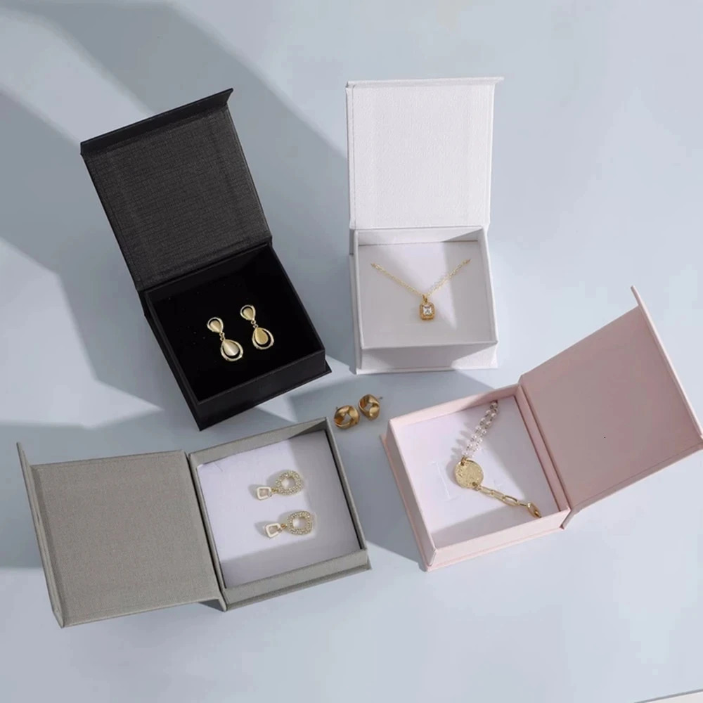 9 * 9 * 3.5cm customized necklace magnetic box with sponge personalized jewelry packaging loose flip cardboard box 241209