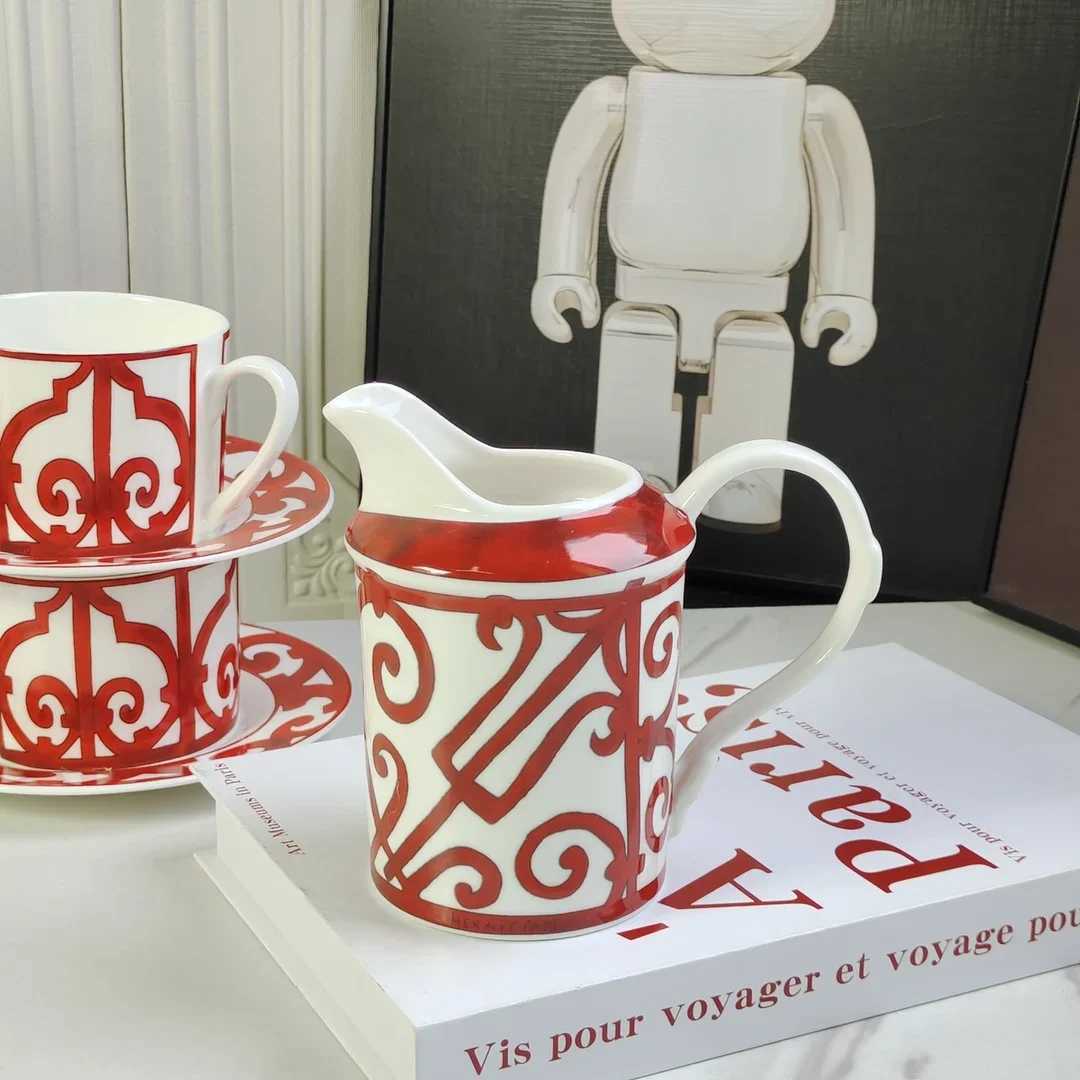 Red Geometry Home Coffee Set Bone China Cup Sauce Jar Milk Jar Sugar Jar Black Tea Set Coffee Software Kitchen Tea Set W241210