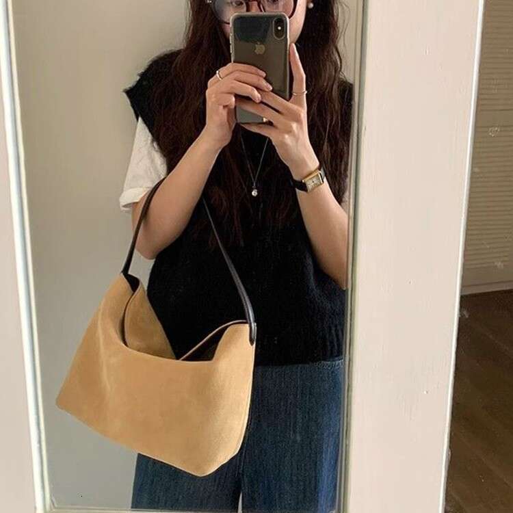Autumn And Winter New Retro Suede Women's Splicing Handbag Versatile Single Shoulder Underarm Bag Fashionable Quality Classic B4