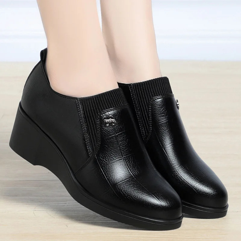 4.5cm Comfortable Deep Throat Soft Leather Shoes with Flexible Soft Cushions for Womens 2024 Spring Platform Wedge Shoes for Office and Mothers Work24