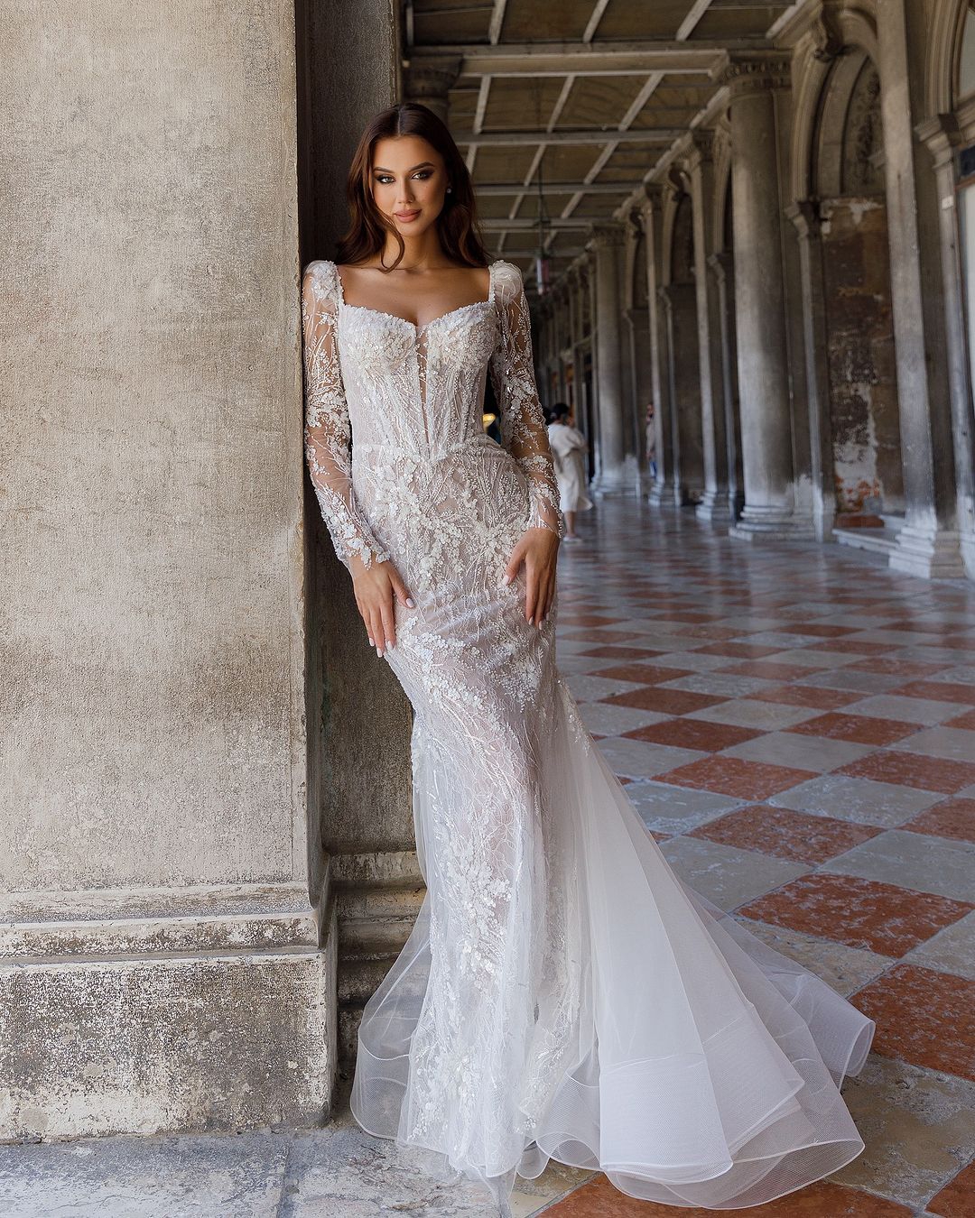 Gorgeous Mermaid Wedding Dresses Strapless Long Sleeve Sequins Appliques Sweep Train Bridal Gowns Chic Dubai Custom Made Sexy Gowns Vestidos De Novia