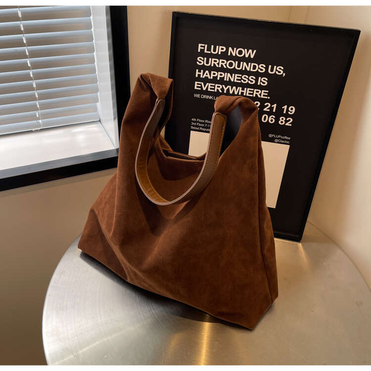 Designer's bag Frosted Vintage Women's Large Capacity Shoulder Bag Solid Color Simple Casual Commuter Bags Autumn Retro Hot Selg