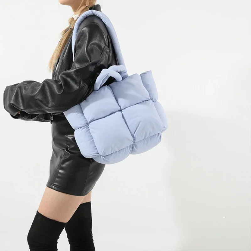 Large capacity inflatable handbag for women fashionable Korean square cloud bag down jacket shoulder bag241209