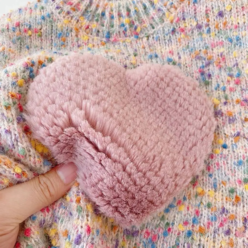 Girls long sleeved cute heart-shaped knitted sweater for autumn soft and warm shirt for 1-7 years 241210