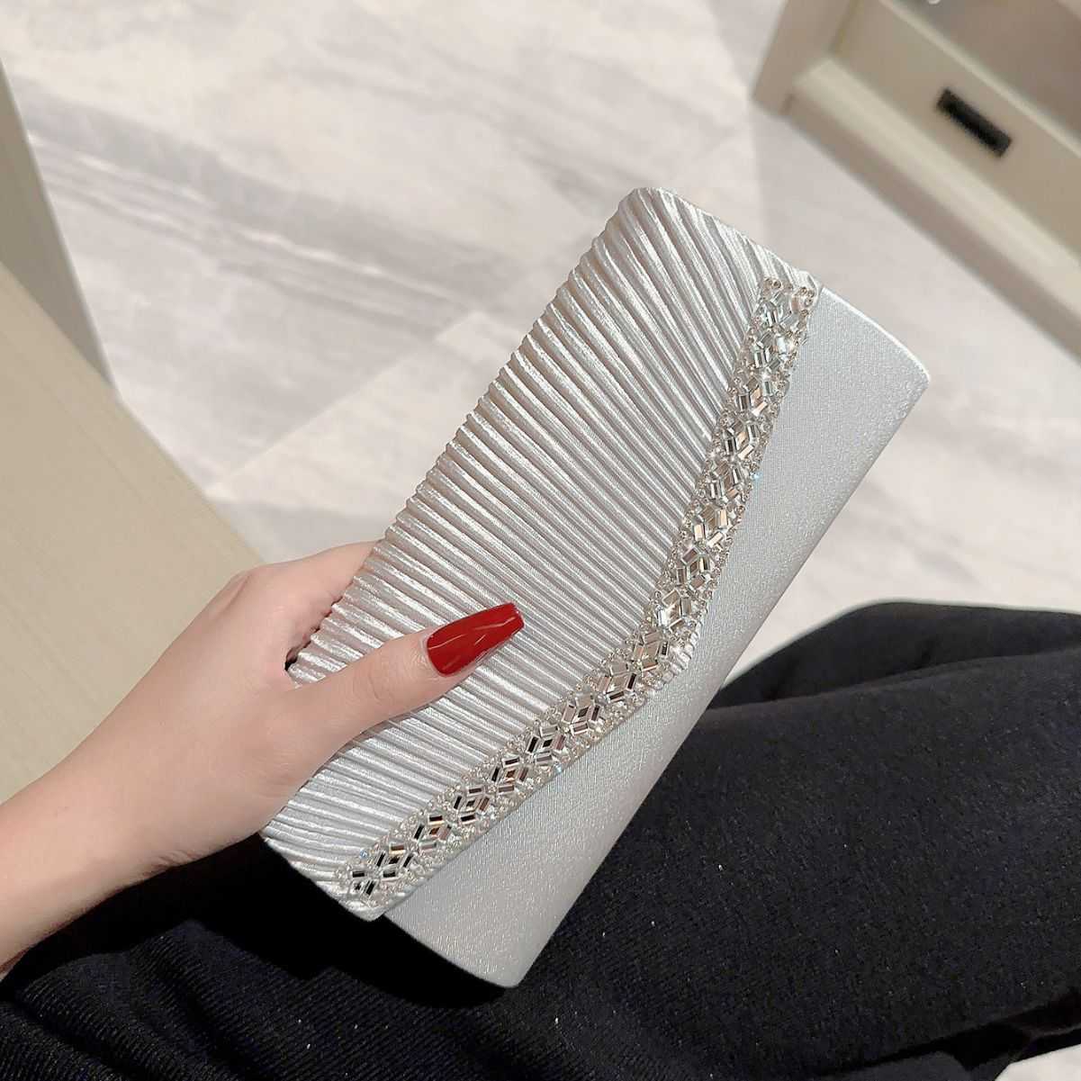New Dinner Bag Fashionable Folded Handheld Bag Clutch Bag Paired with Water Diamond Velvet Minimalist Dinner Crossbody Womens Bag 240920