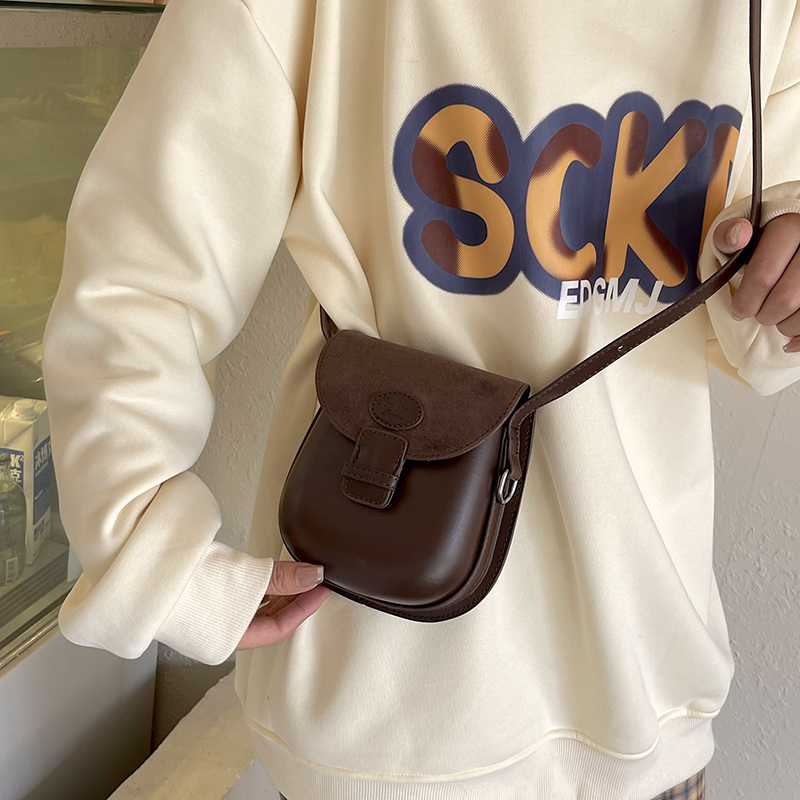 New fashion trend women s small saddle leisure bag winter new designer contrasting trend design handbag shoulder crossbody bag wallet