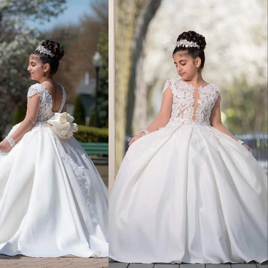 2024 Lovely Flower Girls Dresses For Weddings Princess Jewel Neck Long Sleeves Lace Appliques Beads Big Bow Little Kids Holy Pageant Dress