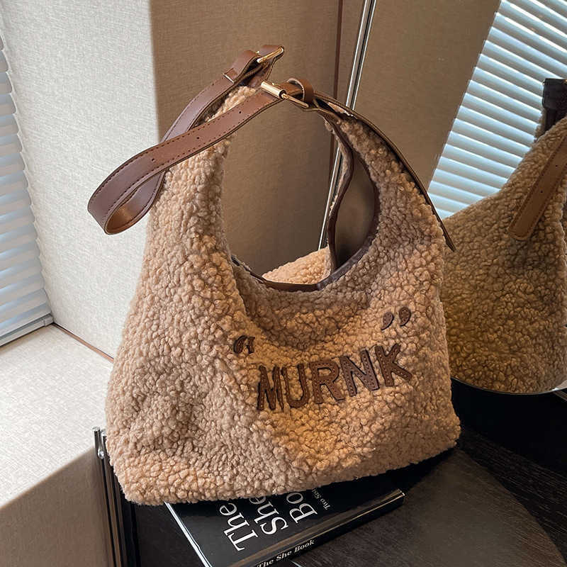 Lamb wool plush bag women autumn winter crossbody large capacity bucket bag versatile single shoulder support 241215