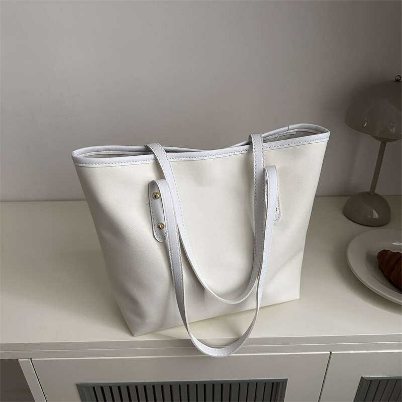 Large capacity women's trendy fashion tote 2024 new niche texture commuting versatile shoulder bag