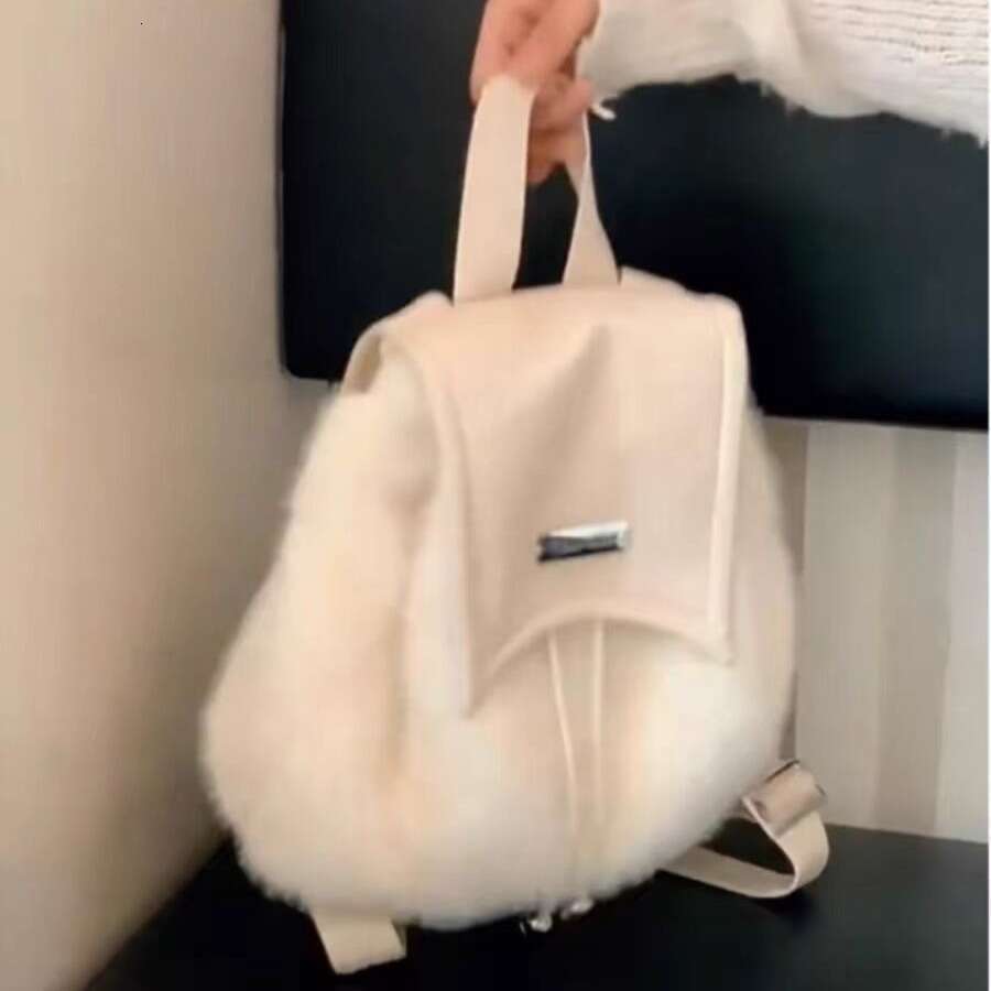 Small niche autumn and winter bag for women 2024 new high-end style spicy girl plush student furry backpack