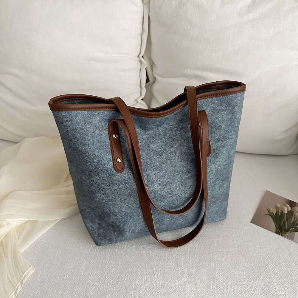 Large capacity women's trendy fashion tote 2024 new niche texture commuting versatile shoulder bag