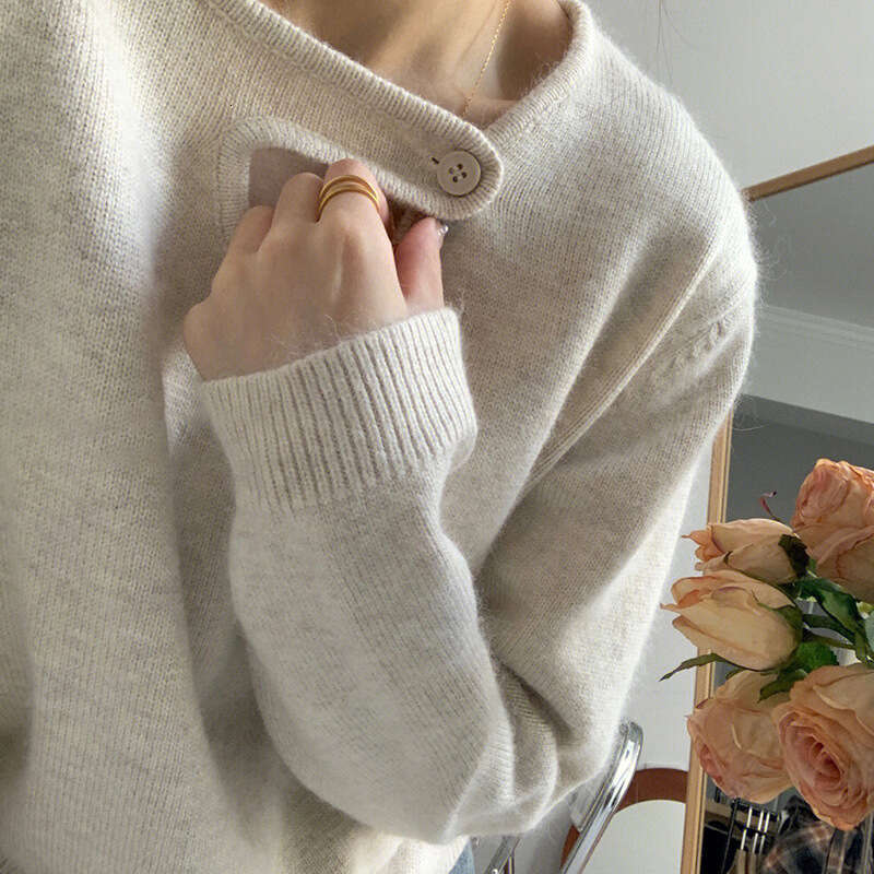 Gentle style, soft sticky pullover design, niche long sleeved inner layer base, 2023 Spring and Autumn new knitwear top for women