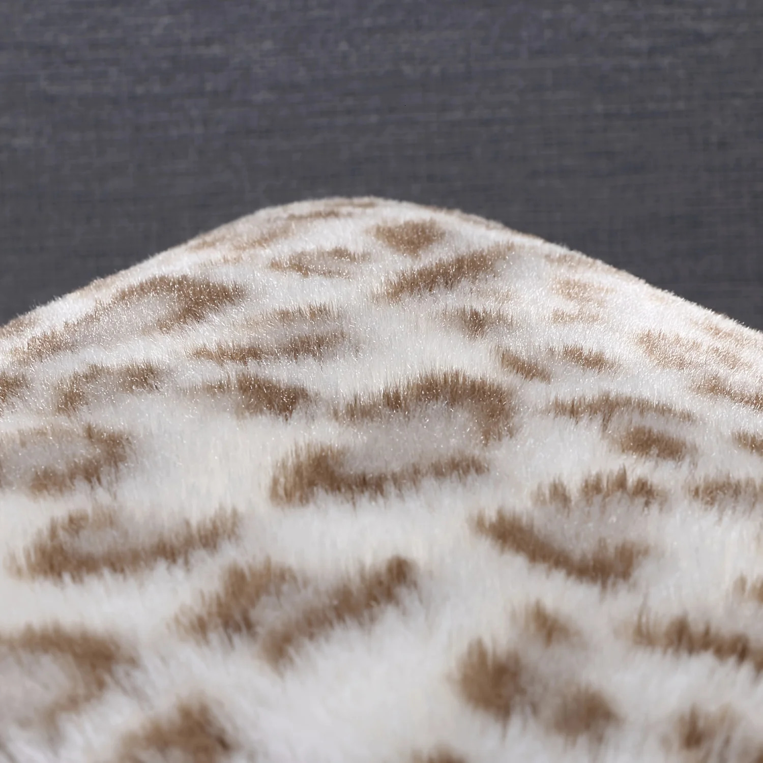 A Set Of 2-Piece Decorative Leopard Series Soft Plush Fur Pillow Cushion Cover In Yellow 18 Inches X 45 Centimeters 241209