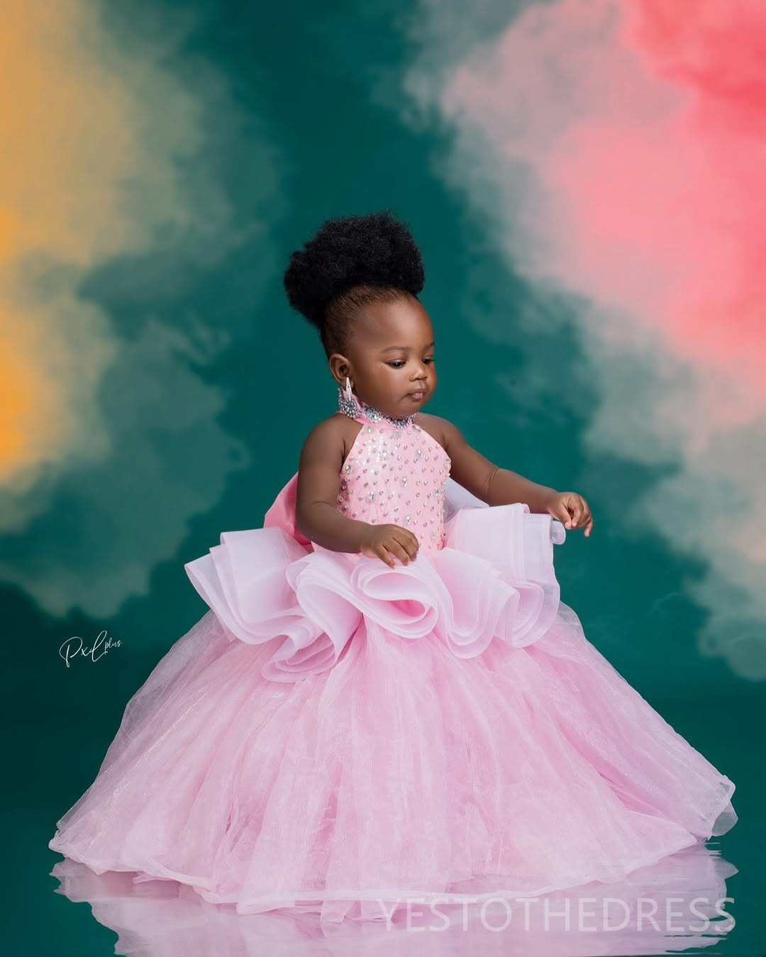 2025 Cute Light Pink Flower Girl Dresses Girls Birthday Dress Communion Gowns Halter Beaded Rhinestones Tiered Tulle Princess Marriage Dress F167