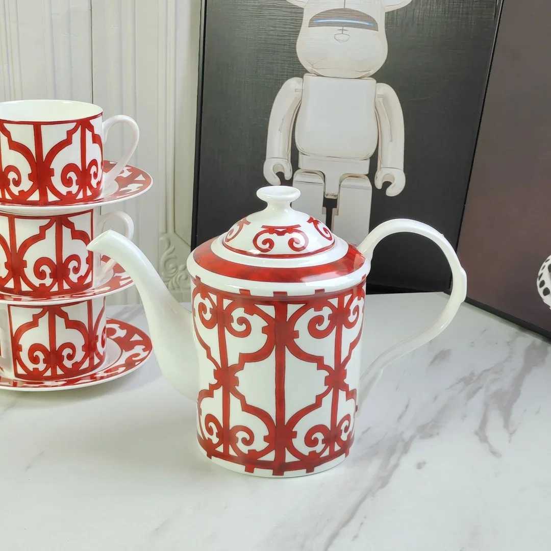 Red Geometry Home Coffee Set Bone China Cup Sauce Jar Milk Jar Sugar Jar Black Tea Set Coffee Software Kitchen Tea Set W241210