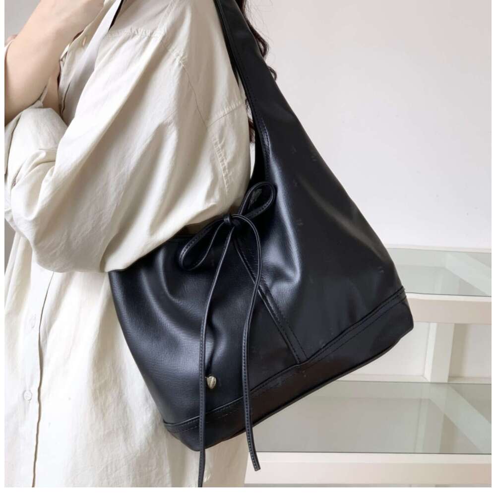 Korean New Shoulder Bow Large Capacity Tote Fashionable And Versatile Underarm Bag For Women B4