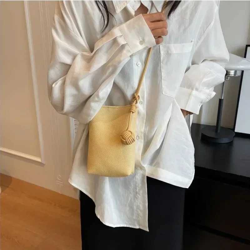 Women Leather Small Crossbody Bag Designer Cell Phone Bag Lightweight Fashion Shoulder Bag Ladies Travel Purse Z250115