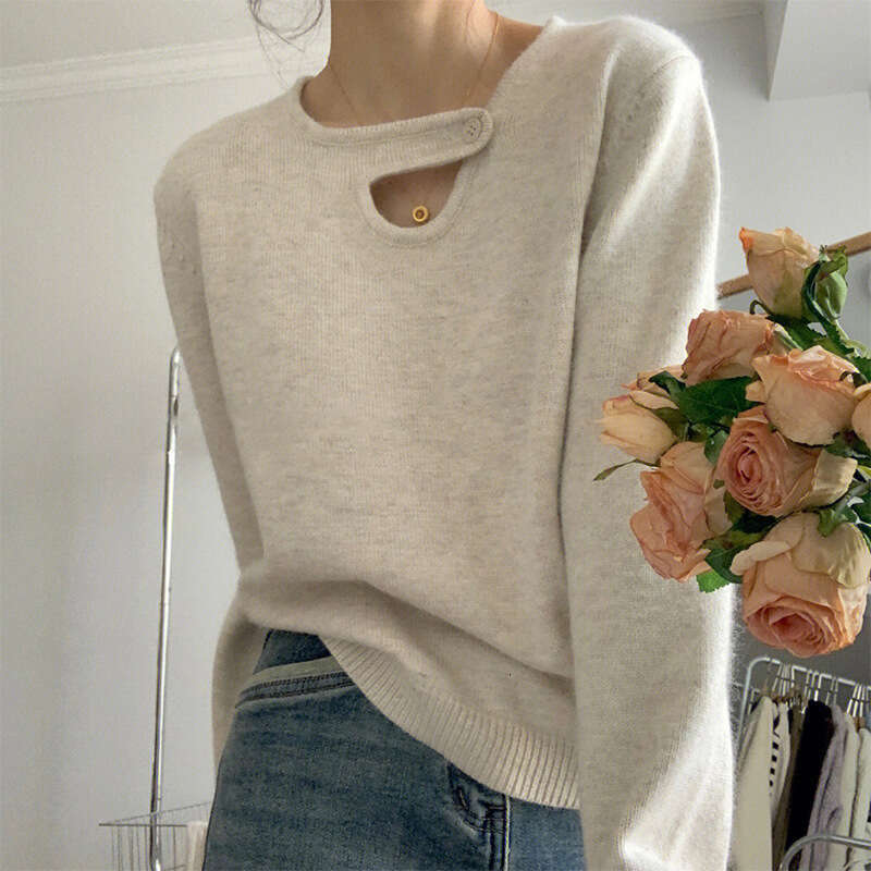 Gentle style, soft sticky pullover design, niche long sleeved inner layer base, 2023 Spring and Autumn new knitwear top for women